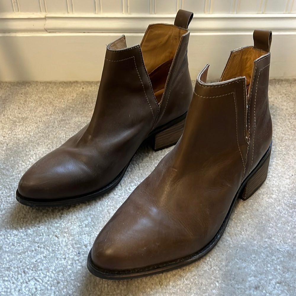 Diba V cut booties